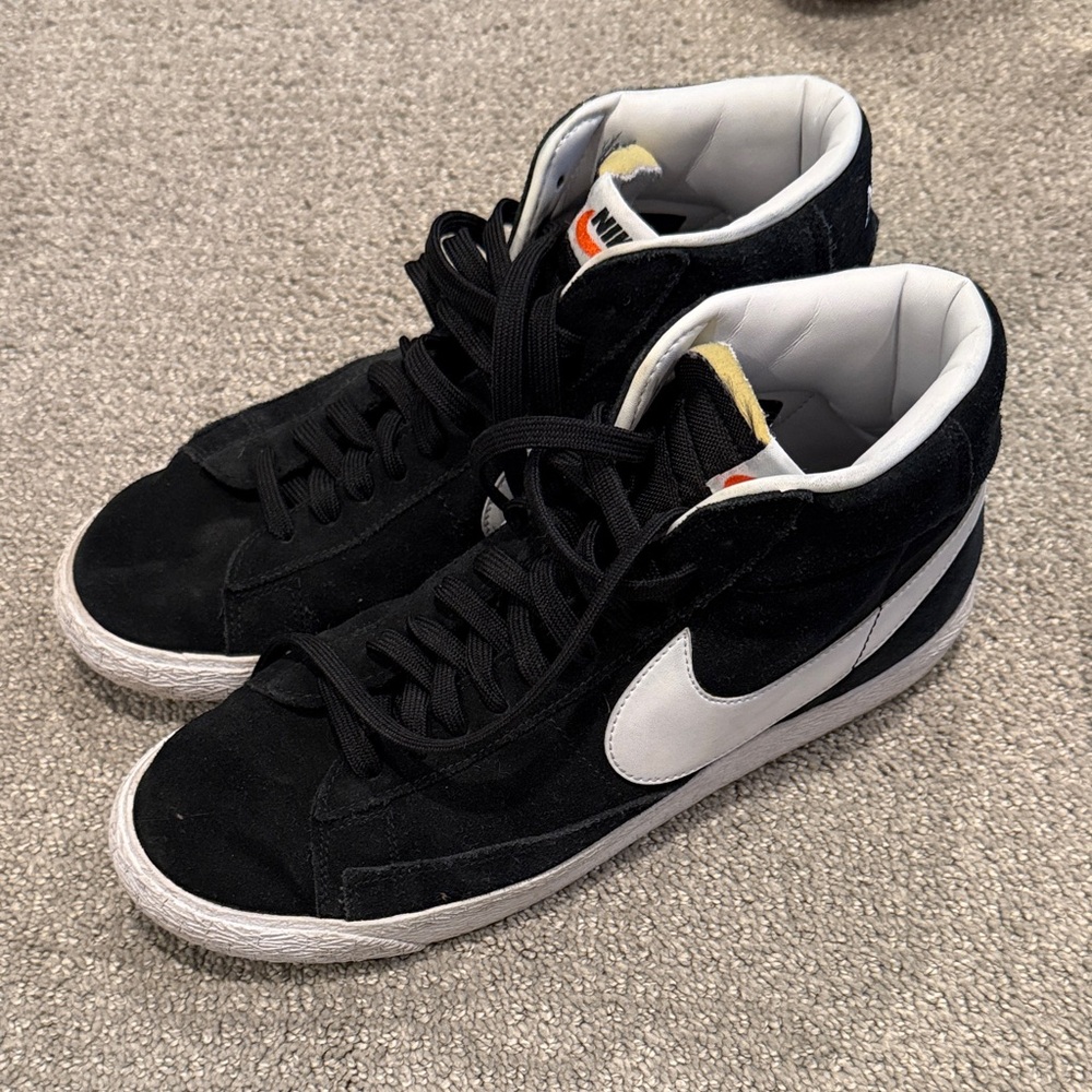 Nike Men's Black and White High-Top Sneakers